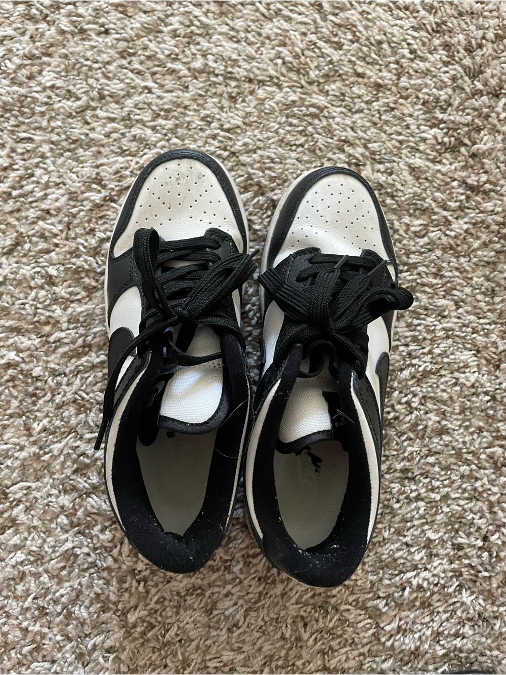 Nike Black & White Low-Top Sneakers - Picture 6 of 6